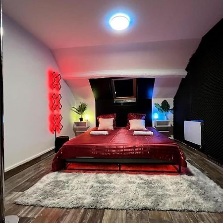 Red Love-Room / Balneo & Plus ! Souppes-sur-Loing ภายนอก รูปภาพ