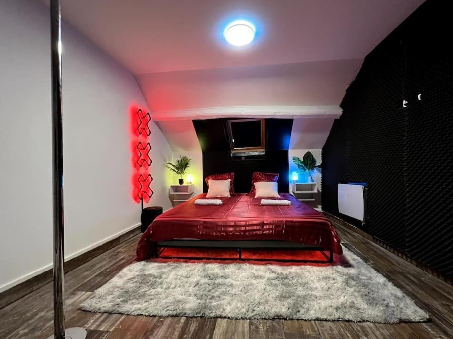 Red Love-Room / Balneo & Plus ! Souppes-sur-Loing ภายนอก รูปภาพ