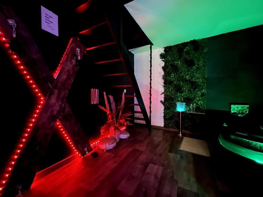 Red Love-Room / Balneo & Plus ! Souppes-sur-Loing ภายนอก รูปภาพ