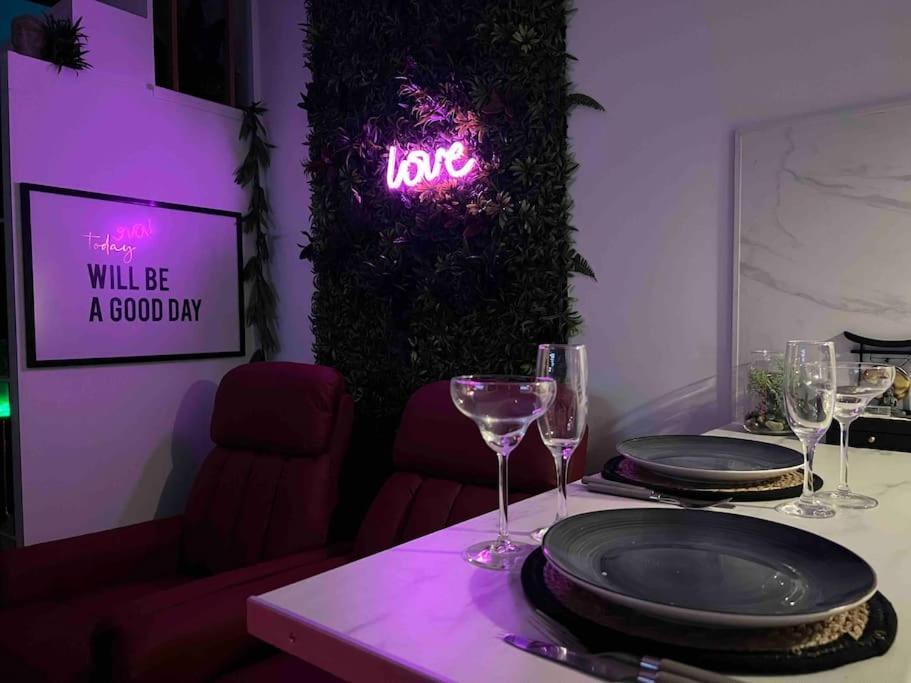 Red Love-Room / Balneo & Plus ! Souppes-sur-Loing ภายนอก รูปภาพ