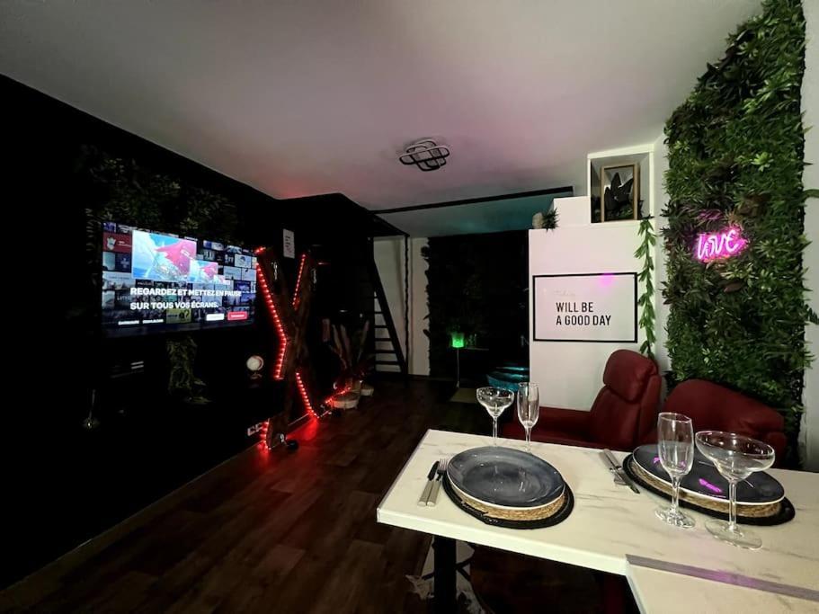 Red Love-Room / Balneo & Plus ! Souppes-sur-Loing ภายนอก รูปภาพ
