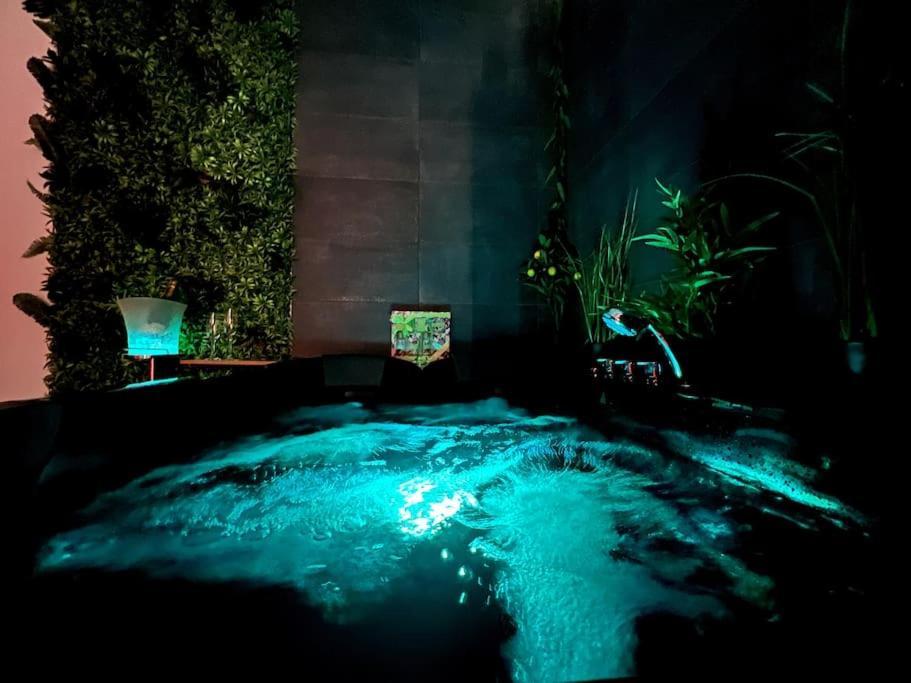 Red Love-Room / Balneo & Plus ! Souppes-sur-Loing ภายนอก รูปภาพ