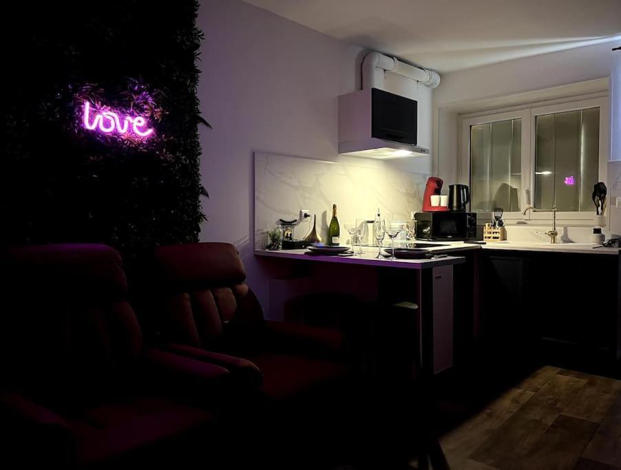 Red Love-Room / Balneo & Plus ! Souppes-sur-Loing ภายนอก รูปภาพ