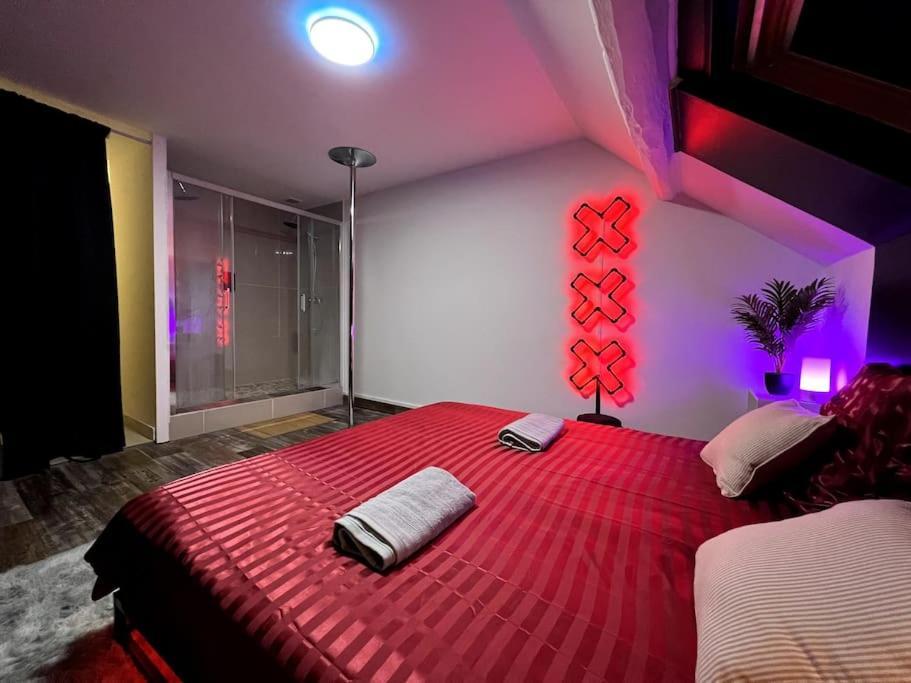 Red Love-Room / Balneo & Plus ! Souppes-sur-Loing ภายนอก รูปภาพ
